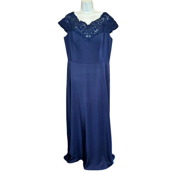 La Femme 25399 Sheath Gown with Rhinestone Embellished Neckline in Navy NWOT Siz - Picture 5 of 7
